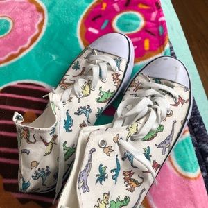 Hot topic size 12 dinosaur shoe worn once
